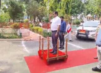 मधेपुरा प्रशासन सख्त, प्रमंडलीय आयुक्त ने दी चेतावनी, कहा- पेंडिंग फाइलें तुरंत निपटाएं