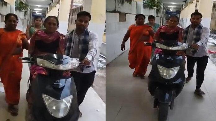 मगध मेडिकल अस्पताल में स्ट्रेचर नहीं मिला तो बीमार दादी को पोते ने वार्ड से स्कूटी पर बैठाकर लाया बाहर