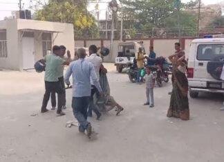 महिला थाना परिसर बना जंग का मैदान, सास-बहू में खूब हुई मारपीट, हेलमेट से एक दूसरे पर हुआ वार