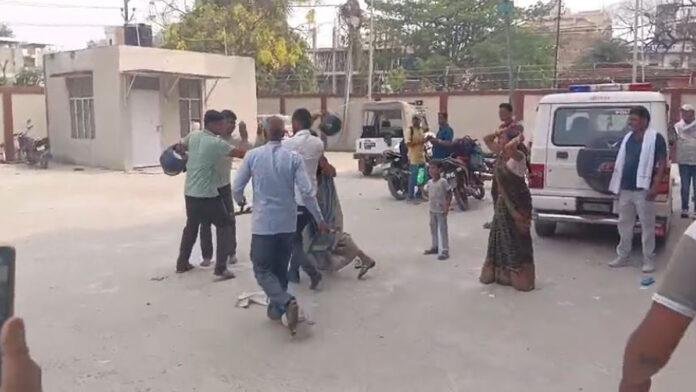 महिला थाना परिसर बना जंग का मैदान, सास-बहू में खूब हुई मारपीट, हेलमेट से एक दूसरे पर हुआ वार