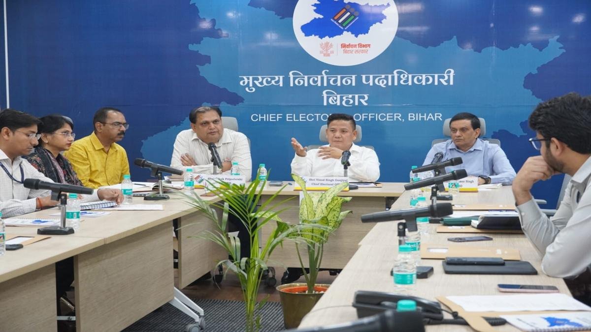 2024 बैच के IAS अधिकारियों को निर्वाचन प्रक्रिया का प्रशिक्षण | 22Scope News IAS Officer 1 22Scope News