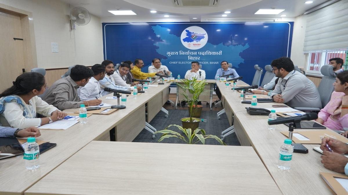 2024 बैच के IAS अधिकारियों को निर्वाचन प्रक्रिया का प्रशिक्षण | 22Scope News IAS Officer 2 22Scope News