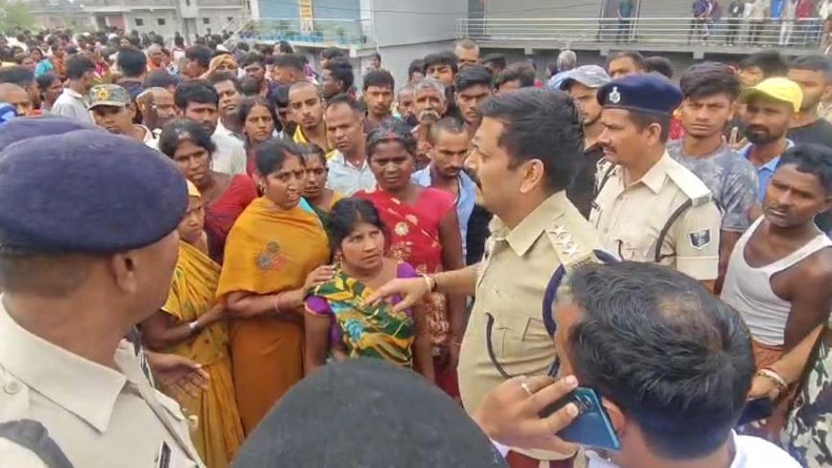 हॉस्टल में 5 साल के बच्चे की संदिग्ध मौत, परिजनों ने हत्या का लगाया आरोप, हाईवे जाम | 22Scope News Jehanabad Maut 2 22Scope News