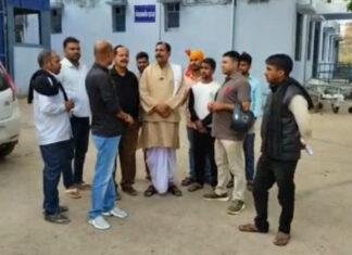 तेज रफ्तार पिकअप ने बाइक को मारी टक्कर, युवक की मौत, एक गंभीर घायल तेज रफ्तार पिकअप ने बाइक को मारी टक्कर, युवक की मौत, एक गंभीर घायल