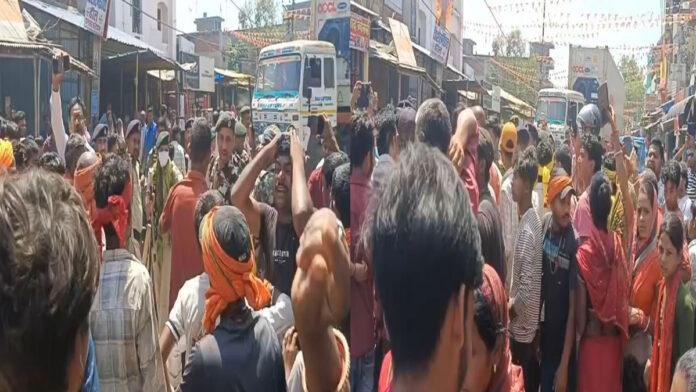 हिरासत में मौत से बवाल, पुलिस पर हत्या का आरोप, सड़क जाम कर फूटा गुस्सा