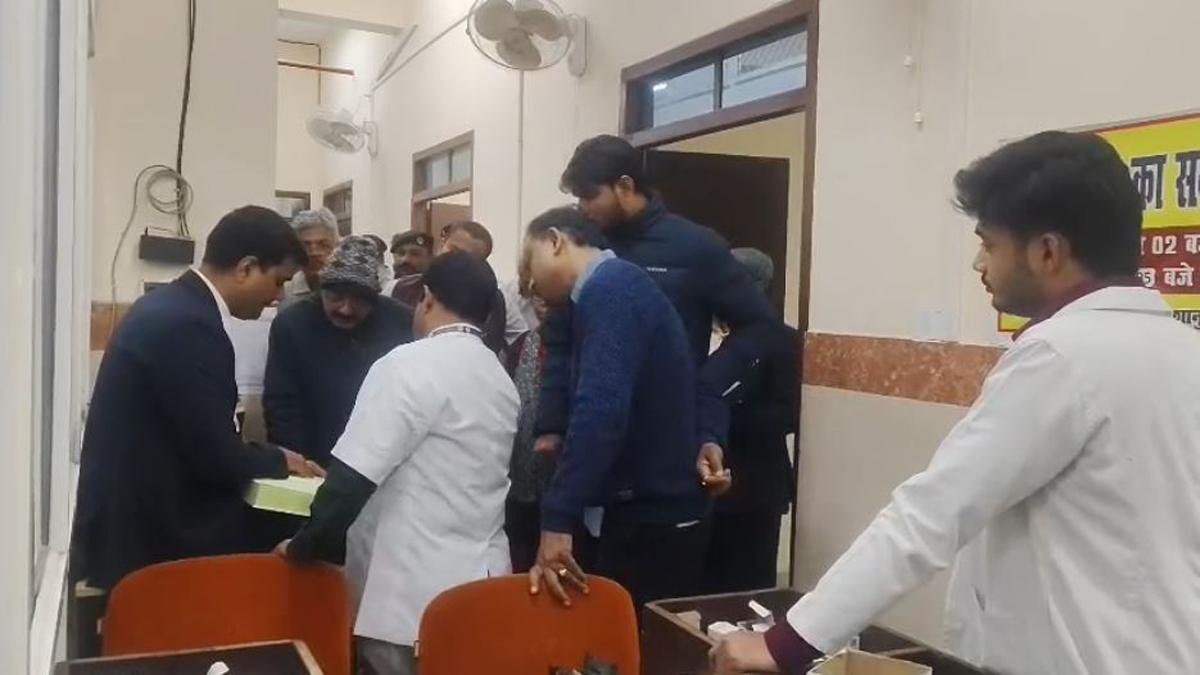 सदर अस्पताल में 'दवा घोटाला' का शक, स्टॉक में बड़ा खेल, DM के जांच आदेश से मचा हड़कंप | 22Scope News Katihar Sadar Hospital 1 22Scope News