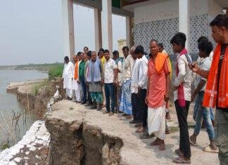 बागमती नदी के कटाव से खतरे में ‘बड़ी मां कात्यायनी स्थान’, विधायक ने किया निरीक्षण बागमती नदी के कटाव से खतरे में 'बड़ी मां कात्यायनी स्थान', विधायक ने किया निरीक्षण