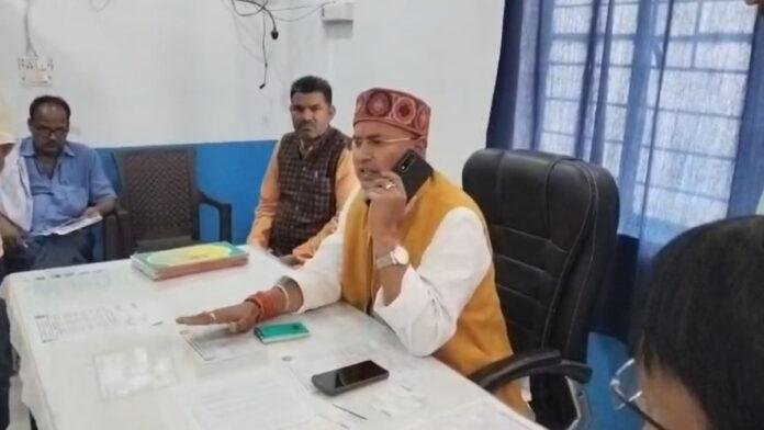 CHC में डॉक्टरों की लापरवाही पर भड़के विधायक, दी कड़ी चेतावनी