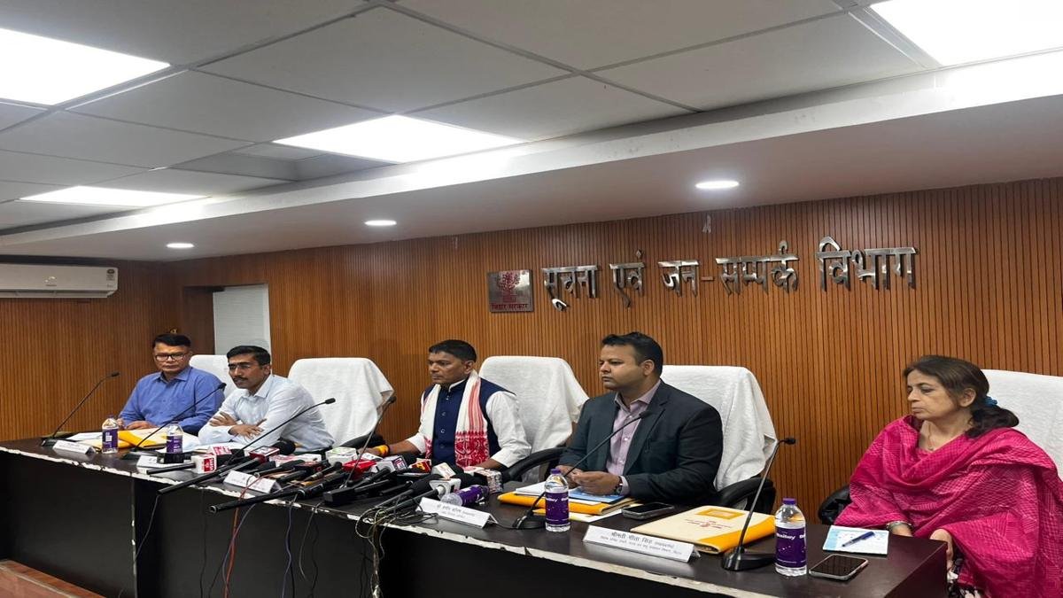 डेयरी, मत्स्य व पशु संसाधन विभाग ने वित्तीय वर्ष 2025-26 की उपलब्धियों का पेश किया ब्यौरा, ग्रामीण अर्थव्यवस्था को मजबूती देने का दावा | 22Scope News Mantri Surendra Mehta 3 1 22Scope News