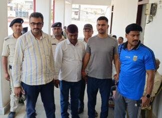 थाना का मुंशी चढ़ा निगरानी के हत्थे, थानाध्यक्ष को SP ने किया निलंबित थाना का मुंशी चढ़ा निगरानी के हत्थे, थानाध्यक्ष को SP ने किया निलंबित