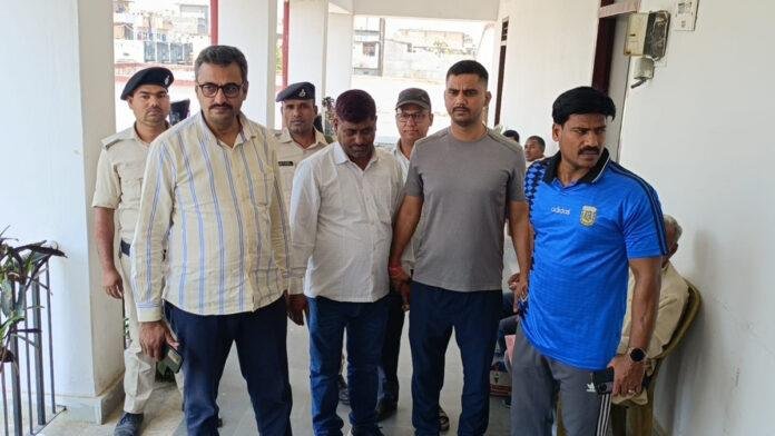 थाना का मुंशी चढ़ा निगरानी के हत्थे, थानाध्यक्ष को SP ने किया निलंबित