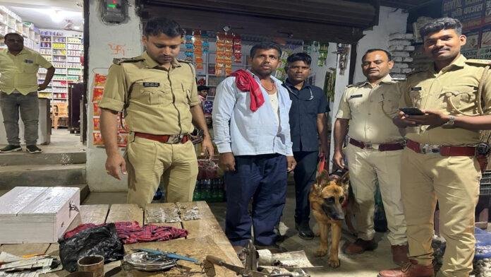 खैनी दुकान पर छापेमारी, 62 ग्राम गांजा के साथ आरोपी गिरफ्तार