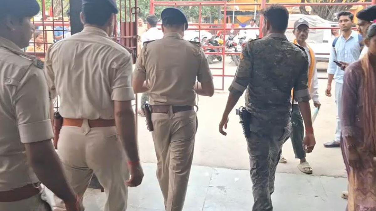 पेजावा गांव में अंधाधुंध फायरिंग, ओमप्रकाश व चालक को लगी गोली, NMCH में भर्ती | 22Scope News Patna Goli 1 22Scope News