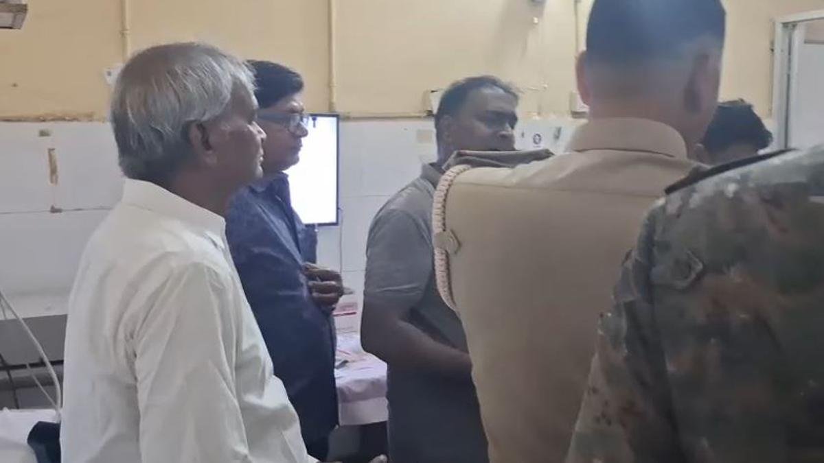 पेजावा गांव में अंधाधुंध फायरिंग, ओमप्रकाश व चालक को लगी गोली, NMCH में भर्ती | 22Scope News Patna Goli 2 22Scope News