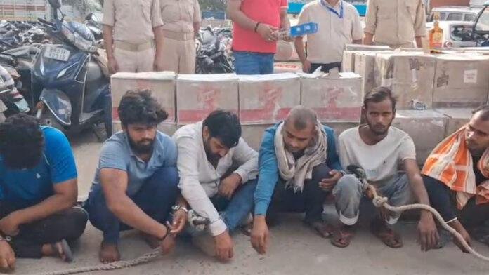ट्रक से पकड़ी गई विदेशी शराब, 8 तस्कर गिरफ्तार