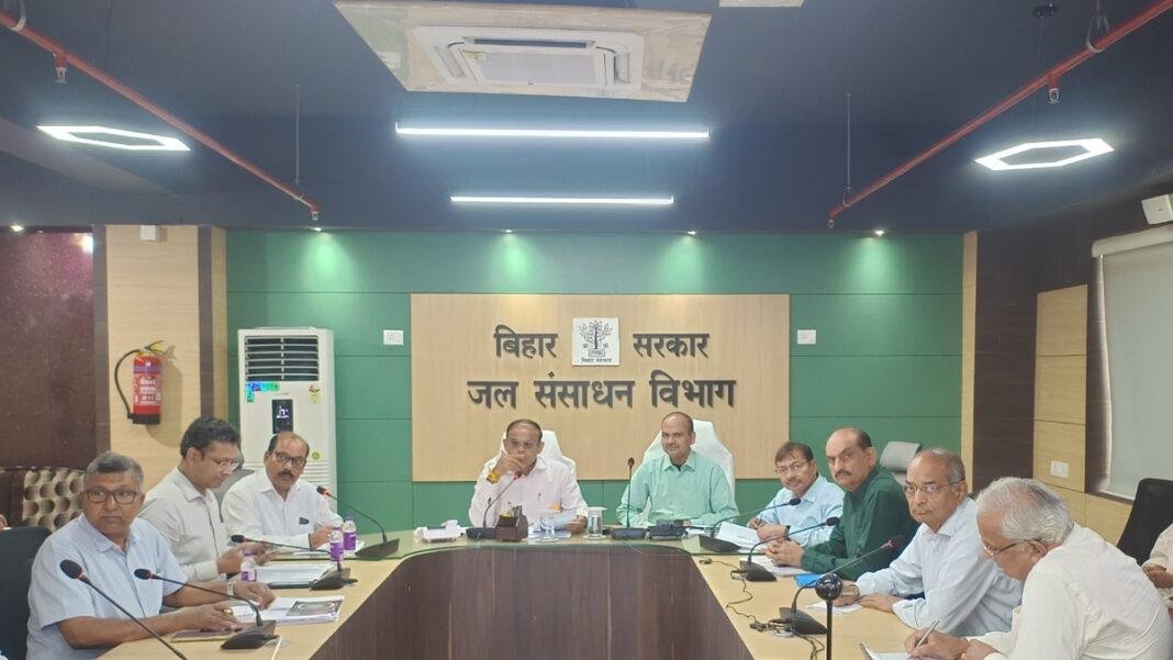 गन्ना क्षेत्रों में जल-जमाव के निदान के लिए प्रधान सचिव ने अधिकारियों के साथ समीक्षा बैठक की और दिए आवश्यक निर्देश