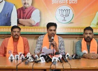 Amit Mandal ने हेमंत सरकार को राज्य में बालू और अवैध खनन के मुद्दे पर जमकर कोसा, कहा- बालू से तेल निकालने का काम कर रही है सरकार Amit Mandal