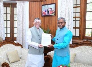 वन विभाग में घोटाले का आरोप, Babulal Marandi ने राज्यपाल को सौंपा ज्ञापन Babulal Marandi