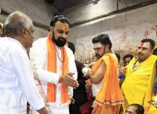 बिहार के मुख्यमंत्री सम्राट चौधरी पहुंचे बाबा बैद्यनाथ धाम मंदिर, पूजा अर्चना कर बिहार की सुख, शांति, समृद्धि की कामना की