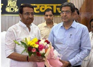 Law Department: संजय सिंह ‘टाइगर’ ने संभाला विधि विभाग का कार्यभार, अधिकारियों को दिए जिम्मेदारी से काम करने के निर्देश