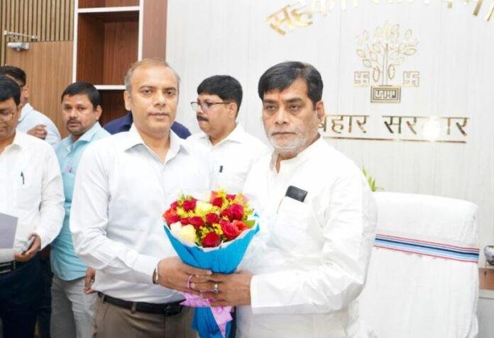 Cooperative Department: मंत्री राम कृपाल यादव ने संभाला पदभार, ग्रामीण Economy मजबूत करने पर जोर