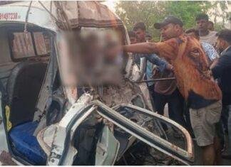 Road Accident: गिरिडीह के इसरी बाजार में भीषण सड़क हादसा, ट्रक ने 13 वाहनों को रौंदा; 5 की मौत, 20 से अधिक घायल