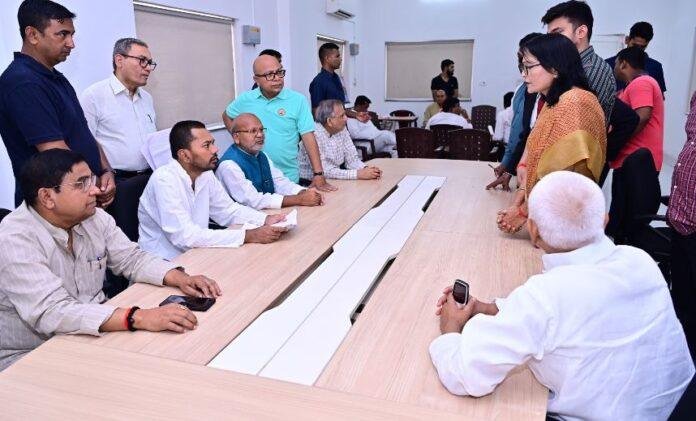 Bihar News: जनसुनवाई Program में Health Minister निशांत कुमार ने सुनीं समस्याएँ, अधिकारियों को दिए त्वरित समाधान के निर्देश