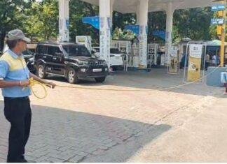 Fuel Crisis in Ranchi: रांची समेत कई इलाकों में पेट्रोल-डीजल संकट गहराया, पंपों पर लगी लंबी कतारें