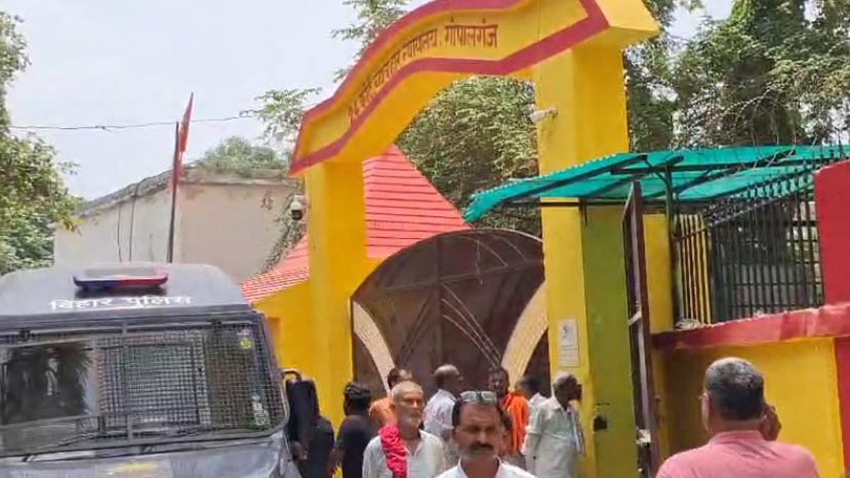अनंत सिंह को बड़ी राहत, गिरफ्तारी पर लगी रोक, Video व आर्म्स एक्ट मामले में MP-MLA कोर्ट ने फैसला रखा सुरक्षित | 22Scope News Anant Singh 2 22Scope News