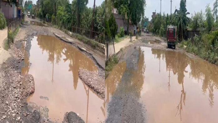 पहली बारिश में ही NH-80 गड्ढे में तब्दील, पुलिस ने किया NH ब्लॉक!