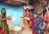 2 बच्चे की मां को पड़ोसी युवक से हुआ प्यार, पति को घर छोड़ प्रेमी संग मंदिर में रचाई शादी