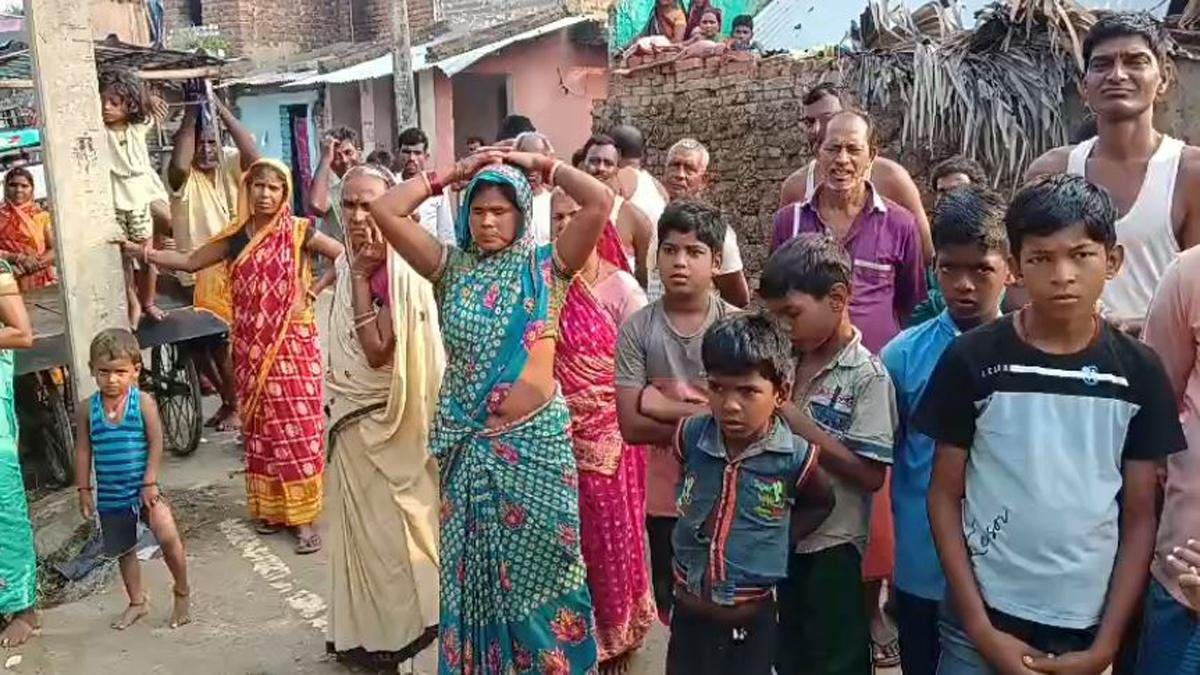 2 बच्चे की मां को पड़ोसी युवक से हुआ प्यार, पति को घर छोड़ प्रेमी संग मंदिर में रचाई शादी | 22Scope News Bha Shadi 2 22Scope News