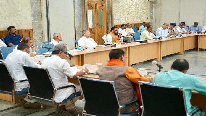 मुख्यमंत्री ने संभावित बाढ़ व सुखाड़ की तैयारियों की समीक्षा की, अधिकारियों को दिए आवश्यक दिशा-निर्देश