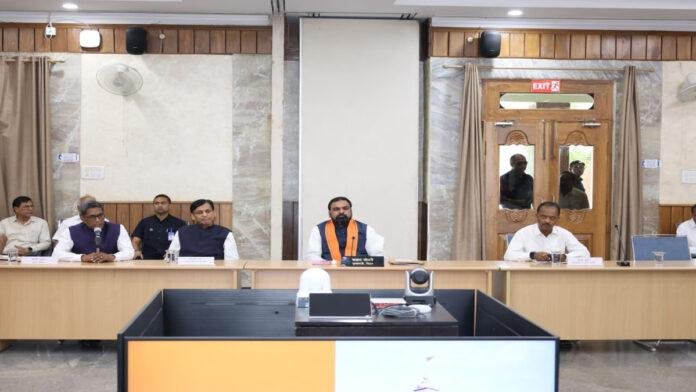 भारत-नेपाल सीमा प्रबंधन को लेकर मुख्यमंत्री की अध्यक्षता में हुई उच्चस्तरीय समीक्षा बैठक