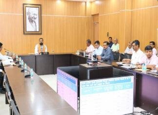 मुख्यमंत्री ने कहा- 10 लाख कुटीर ज्योति उपभोक्ताओं के परिसरों में सोलर संयंत्र स्थापित करने के लक्ष्य पर तेजी से करें काम