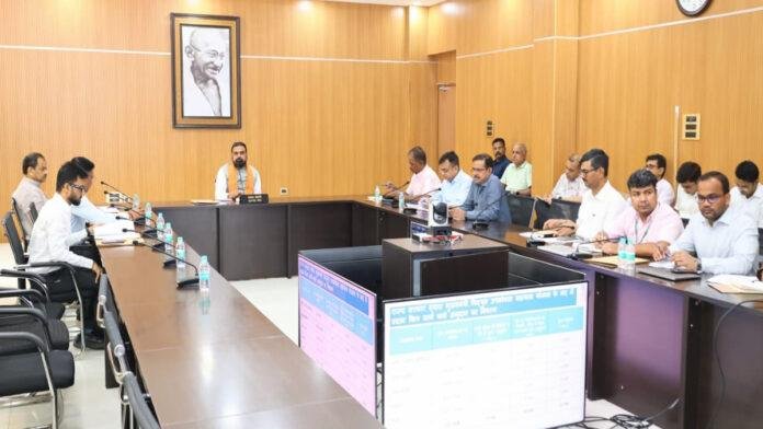 मुख्यमंत्री ने कहा- 10 लाख कुटीर ज्योति उपभोक्ताओं के परिसरों में सोलर संयंत्र स्थापित करने के लक्ष्य पर तेजी से करें काम