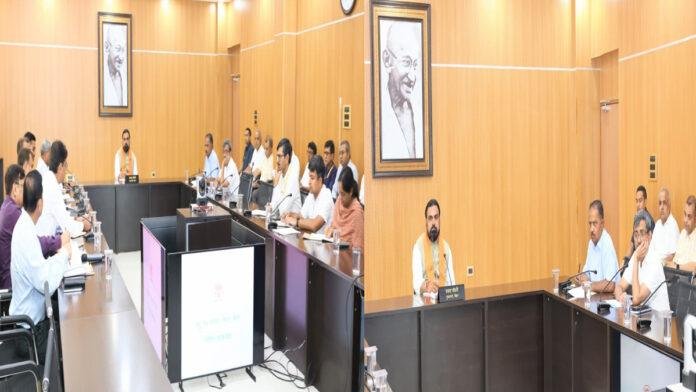 मुख्यमंत्री ने लघु जल संसाधन विभाग को राजकीय नलकूपों के रख-रखाव व संचालन सौंपने का दिया निर्देश