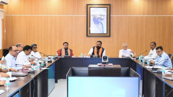 मुख्यमंत्री ने कहा- सभी जिला मुख्यालयों को फोर लेन से करें कनेक्ट