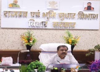 15 दिन में सुधार नहीं तो कार्रवाई तय, राजस्व मंत्री की अफसरों को दो टूक चेतावनी