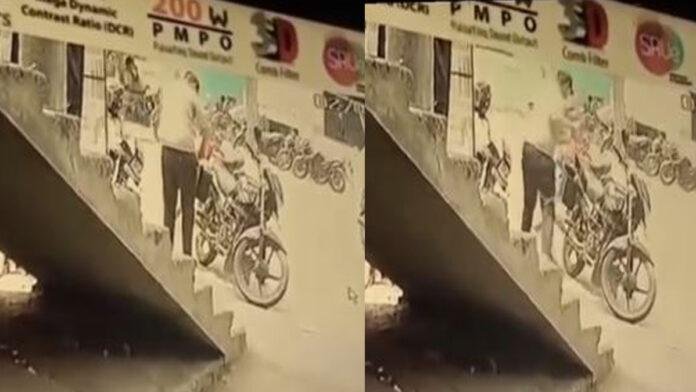 बदमाशों ने बाइक की डिक्की तोड़ निकाले डेढ़ लाख, बहन की शादी के लिए बैंक से निकाले थे पैसे, CCTV में कैद