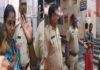 कटिहार ट्रैफिक पुलिस बनी फरिश्ता, सड़क किनारे रो रही मां-बेटी को दिया सहारा