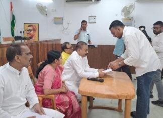 मंत्री अशोक ने तेजस्वी पर साधा निशाना, कहा- देश में पेट्रोल-डीजल की कोई कमी नहीं