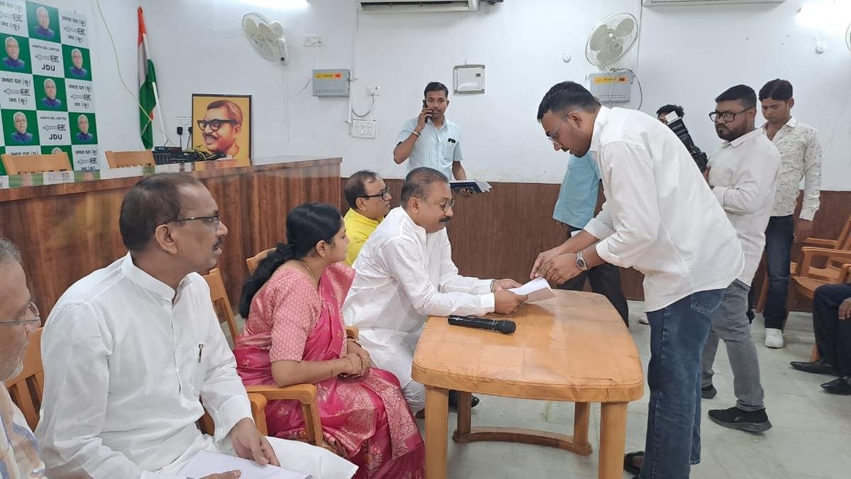 मंत्री अशोक ने तेजस्वी पर साधा निशाना, कहा- देश में पेट्रोल-डीजल की कोई कमी नहीं | 22Scope News Mantri Ashok Chaudahry 22Scope News