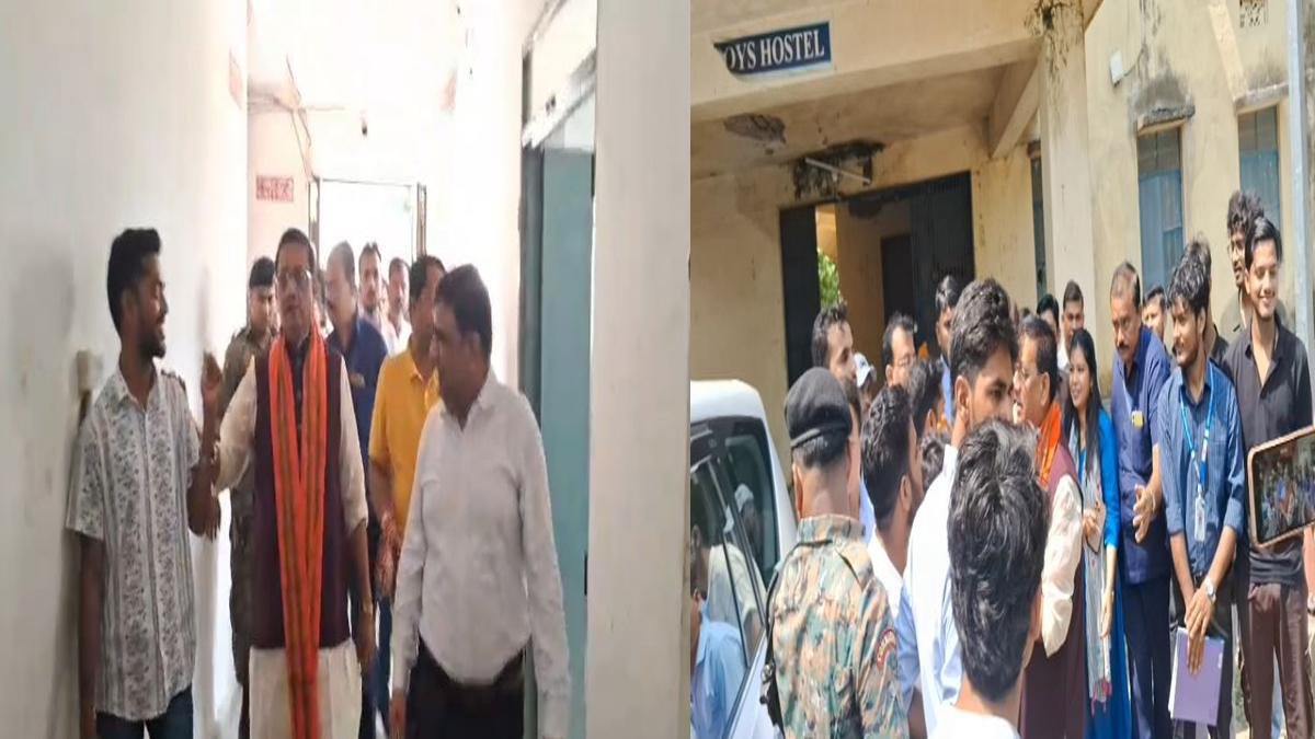 42 साल बाद अपने कॉलेज लौटे मंत्री शैलेंद्र, पुराने हॉस्टल रूम को किया प्रणाम, पुल निर्माण में गड़बड़ी पर दी सख्त चेतावनी | 22Scope News Mantri Kumar Shailendra 1 22Scope News