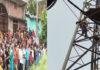 मोबाइल टावर से लटका युवक का शव बरामद, गांव में मची अफरा-तफरी