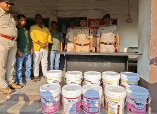 एक्शन मोड में पुलिस, जहरीली शराबकांड के बाद तेज हुई छापेमारी, बोलेरो से 200 लीटर स्प्रिट बरामद