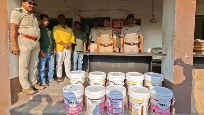 एक्शन मोड में पुलिस, जहरीली शराबकांड के बाद तेज हुई छापेमारी, बोलेरो से 200 लीटर स्प्रिट बरामद