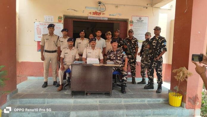 SSB-पुलिस की बड़ी कार्रवाई, लाखों की चरस बरामद, तस्कर गिरफ्तार