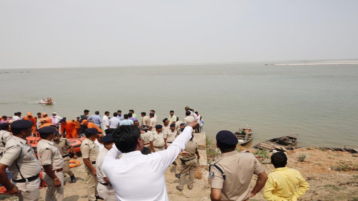 बाढ़ के उमानाथ गंगा घाट पर बड़ा हादसा : नाव पलटी, 3 की मौत, 4 अब भी लापता | 22Scope News Patna Ghat Hadsa 1 22Scope News