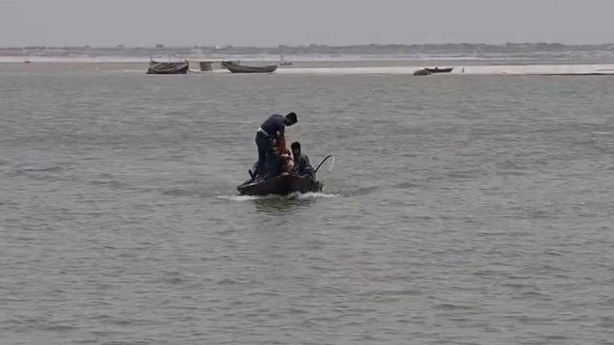 बाढ़ के उमानाथ गंगा घाट पर बड़ा हादसा : नाव पलटी, 3 की मौत, 4 अब भी लापता | 22Scope News Patna Ghat Hadsa 5 22Scope News